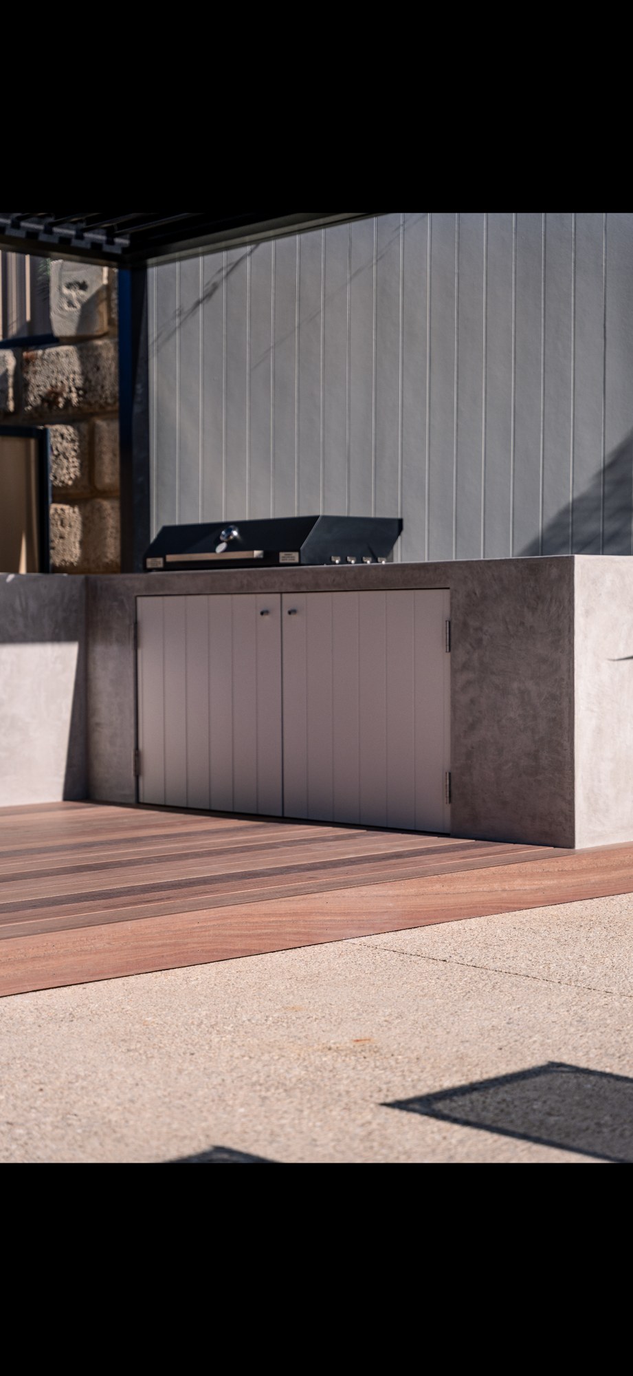 Barbecue surround: A closer view of the barbecue area.